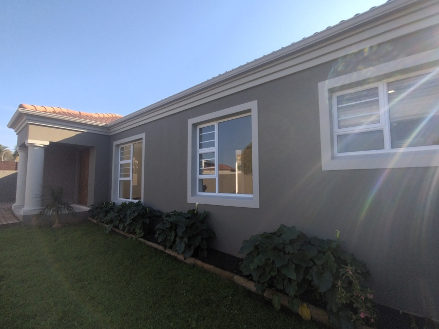5 Bedroom Property for Sale in Wavecrest Eastern Cape